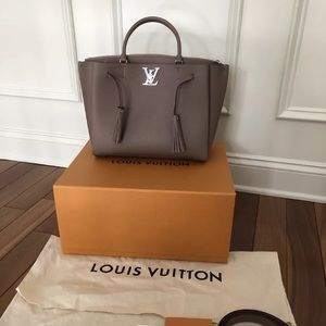 💕 LOUIS VUITTON LOCKMETO TAUPE